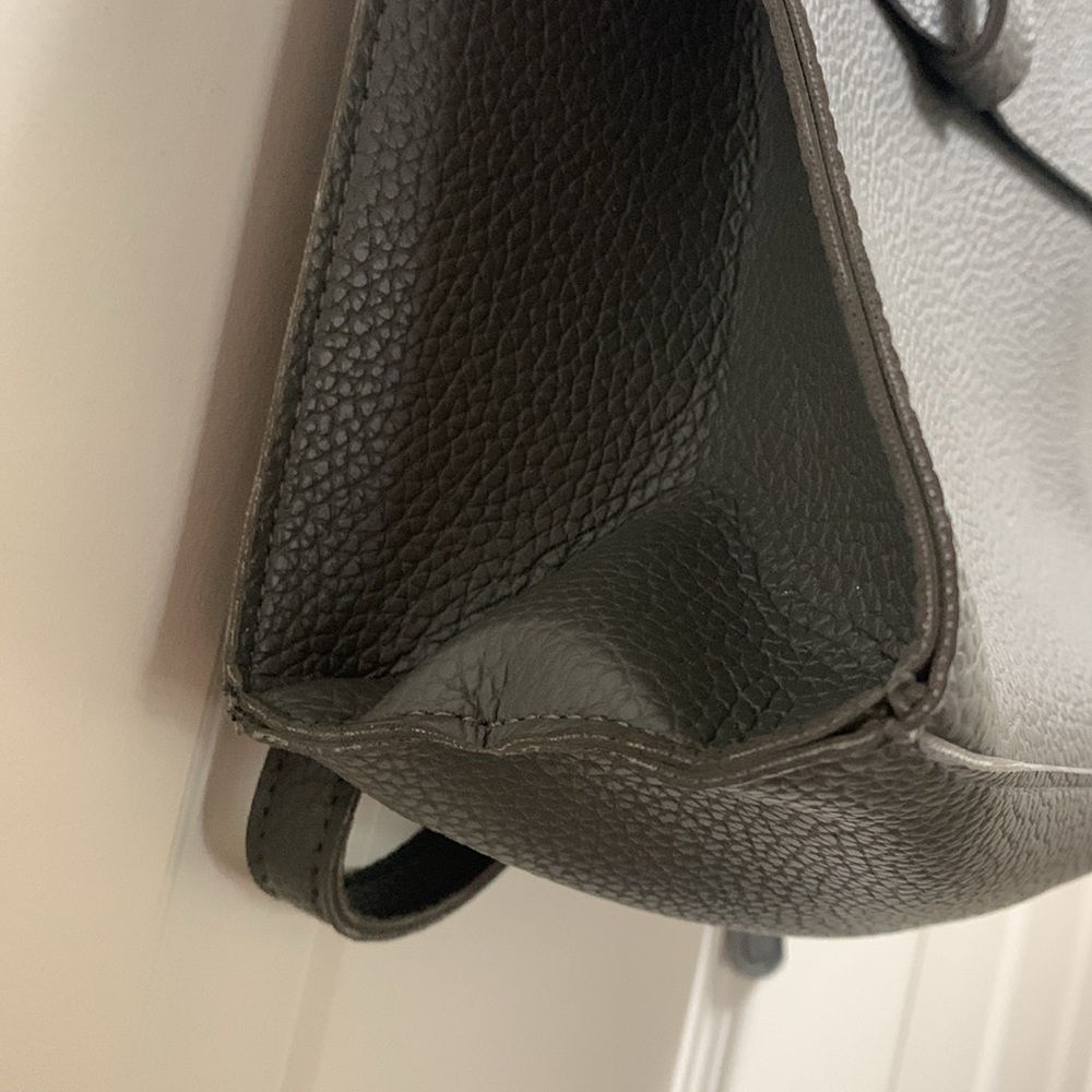 Gray Backpack NWT Adjustable Shoulder Straps Chrome Flap Close Snap Expandable - Picture 14 of 16